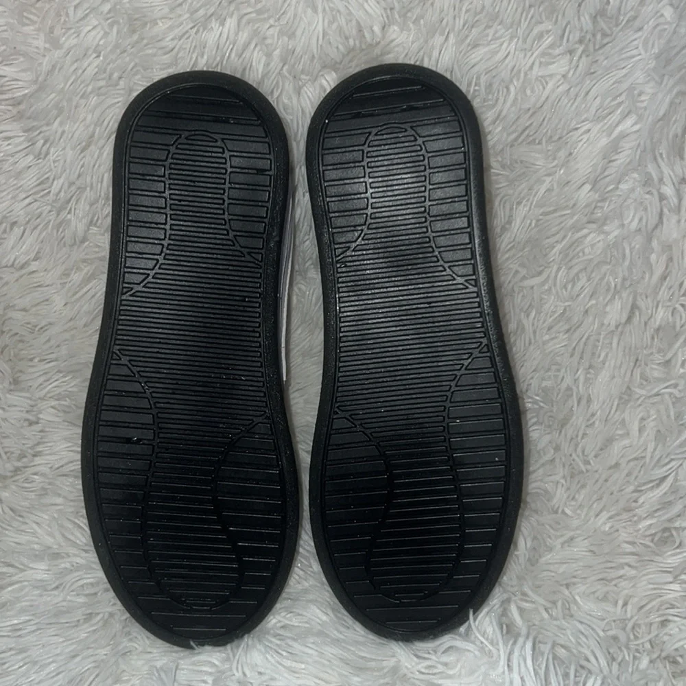 MKS‎ brand new. Size 6